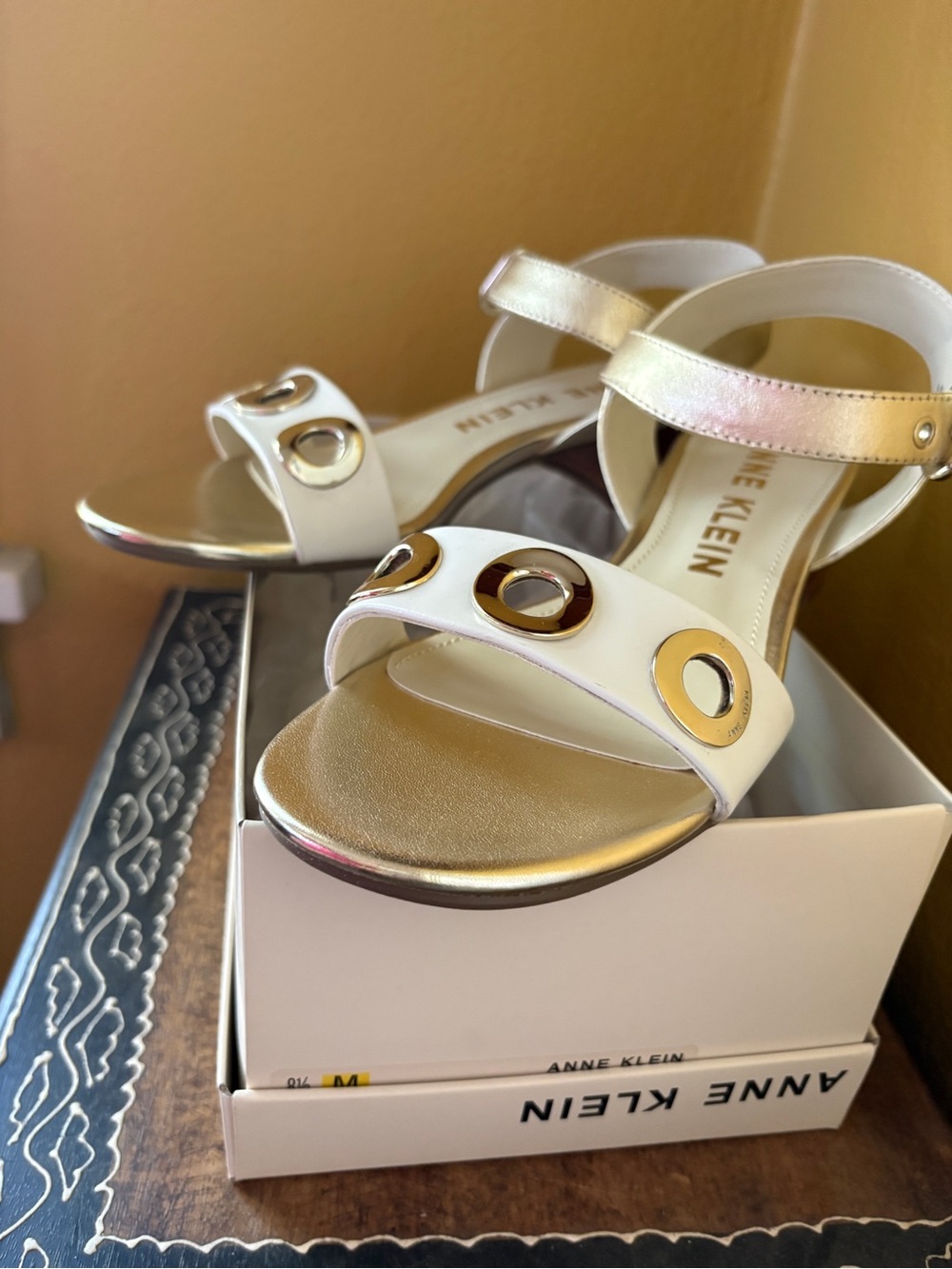 NEW with tags Anne Klein White and Gold Metallic Accent Sandals - size 8.5